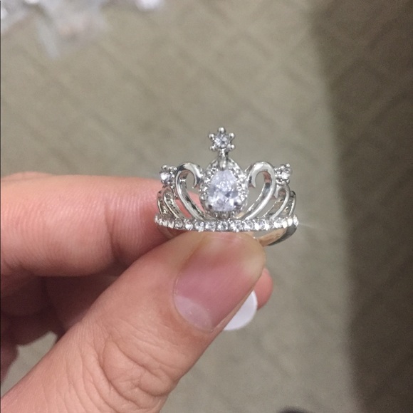 White Crystal Silver Crown Ring - Picture 2 of 5